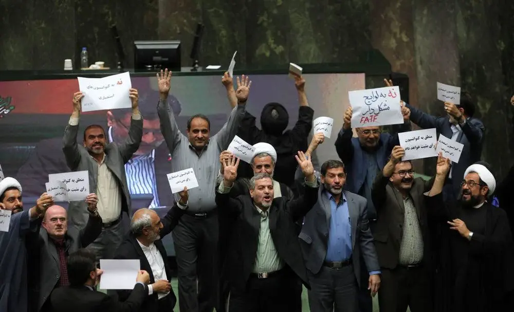 حواشی بررسی CFT در مجلس؛ آیین‌نامه‌ را پاره کردند