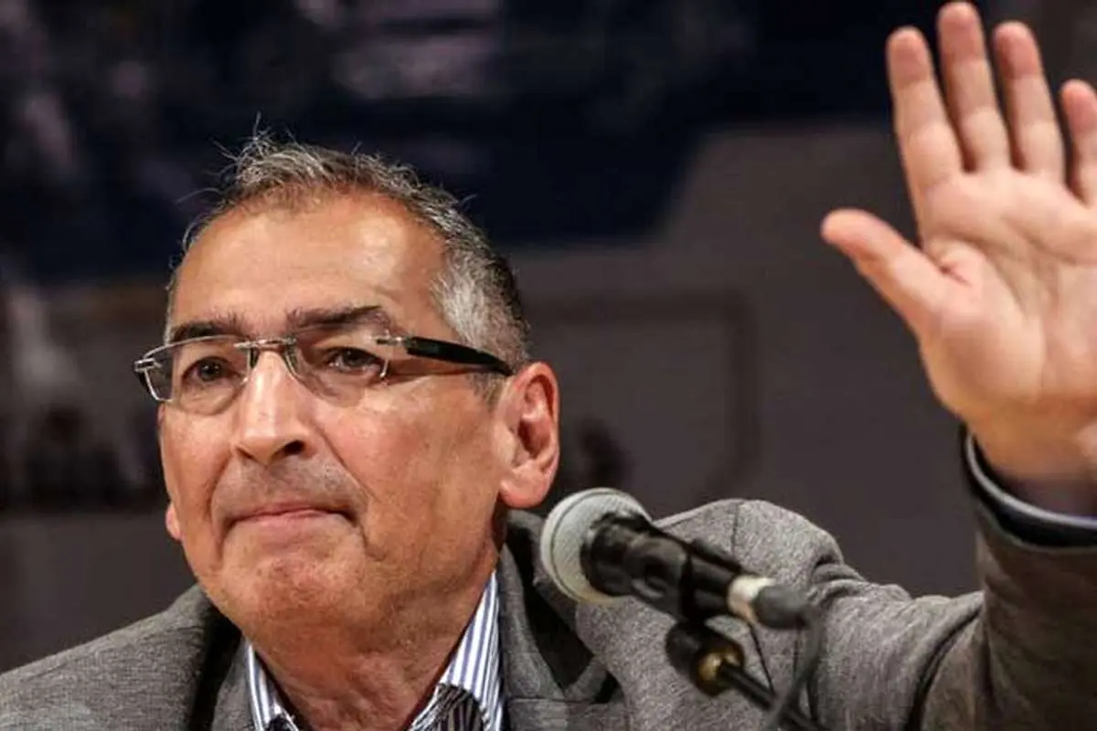 صادق زیباکلام: من هم یک زلزله زدهام!