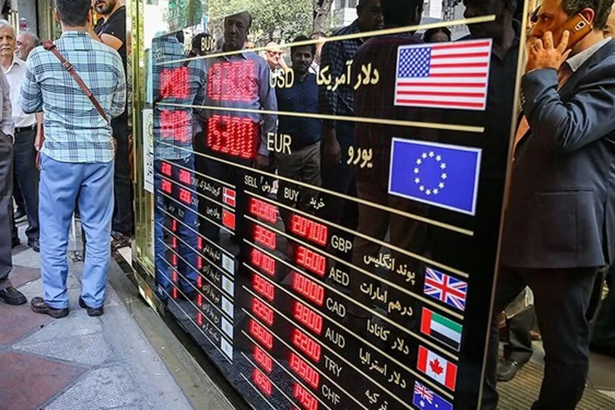 کاهش قیمت دلار به ۱۳۸۰۰ تومان
