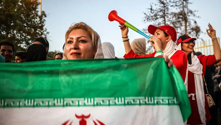 آیت‌الله موسوی بجنوردی: ورود زنان به ورزشگاه مشکل شرعی ندارد