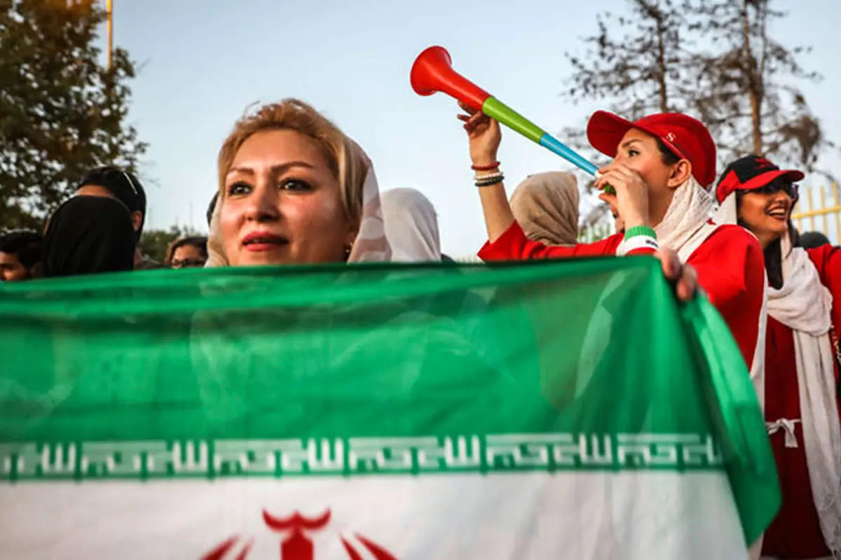 آیت‌الله موسوی بجنوردی: ورود زنان به ورزشگاه مشکل شرعی ندارد