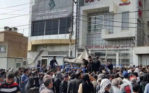 ازدحام زائران ایران برای دریافت دینار دولتی