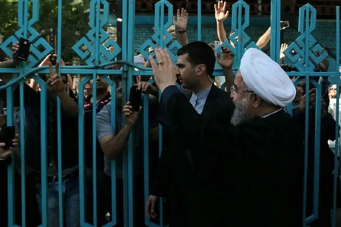 چرا روحانی تنها شد؟