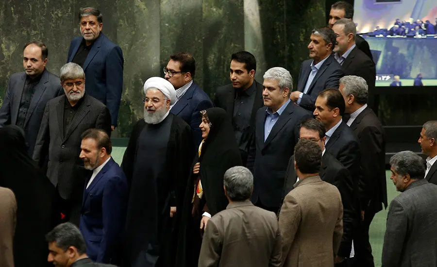(تصاویر) حواشی حضور روحانی در صحن علنی مجلس