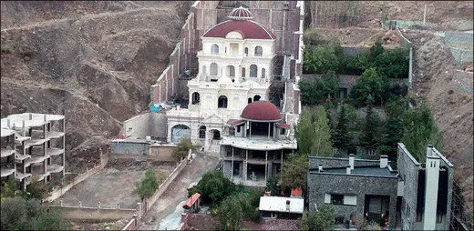 جنجال بر سر انتشار عکس ویلای عجیب در لواسان