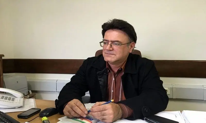 دولت به جای بسته‌های حمایتی نقدی بر قیمت‌ها نظارت کند