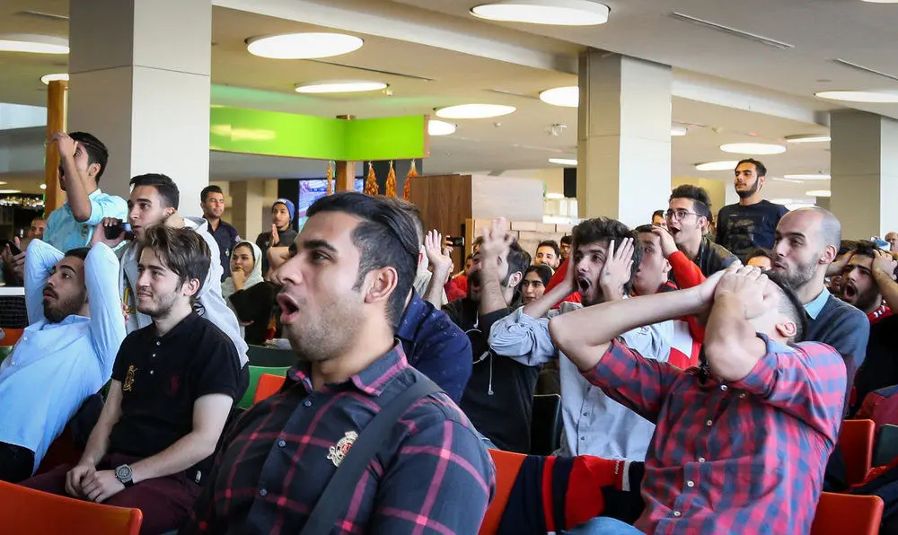 (تصاویر) اشک و لبخند پرسپولیسی‌ها در پردیس چارسو