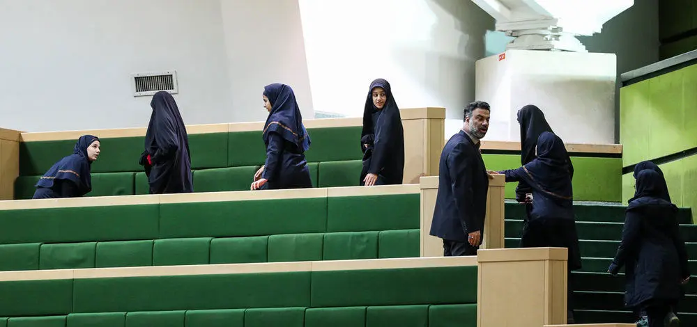 (تصاویر) حضور دانش آموزان در صحن علنی مجلس
