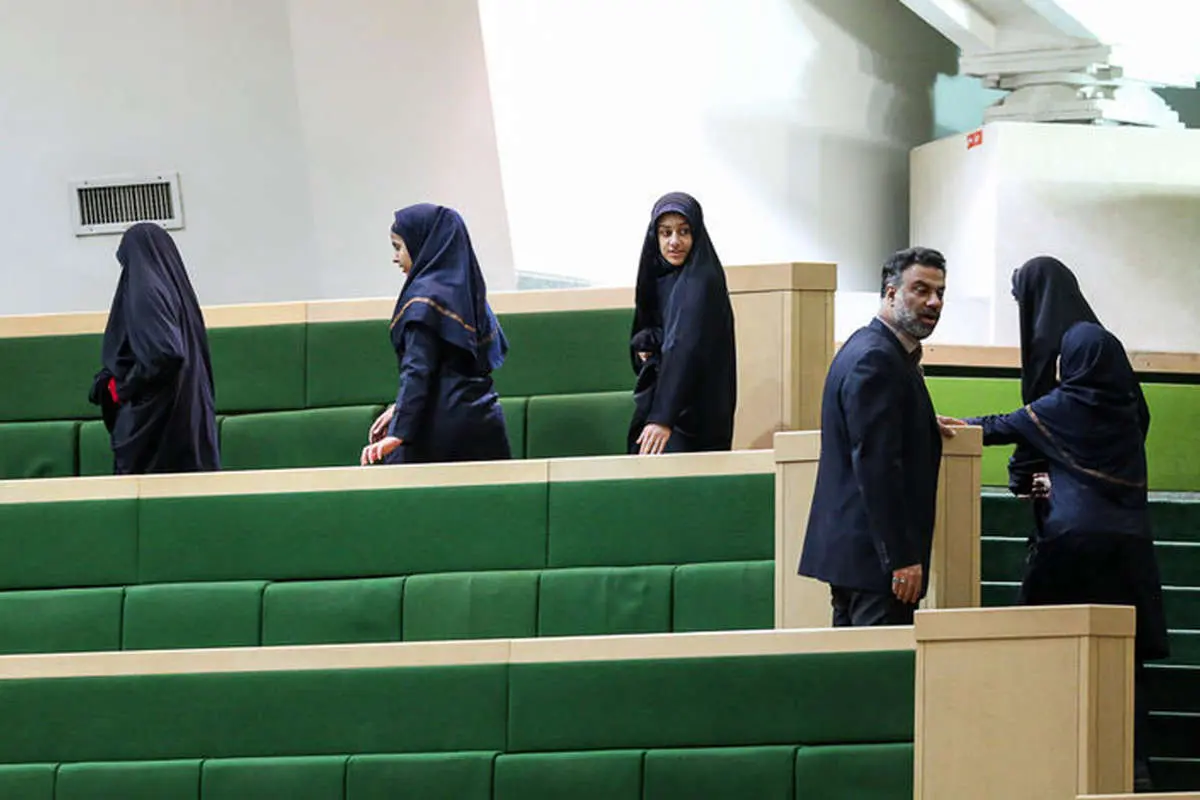 (تصاویر) حضور دانش آموزان در صحن علنی مجلس