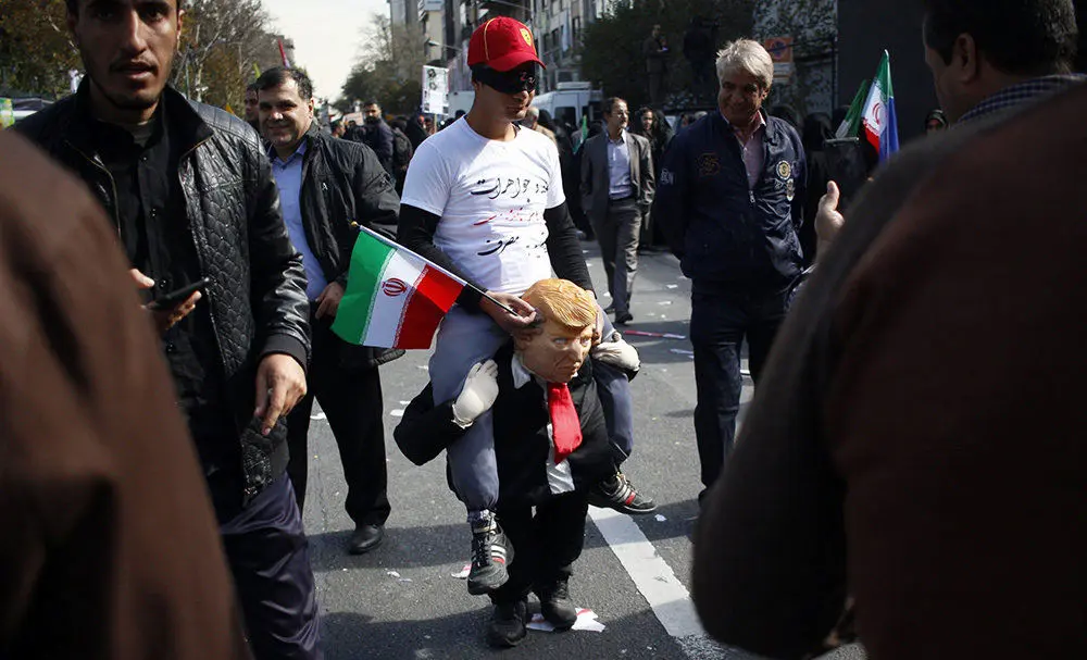 (تصویر) ترامپ‌سواری در راهپیمایی ۱۳ آبان!