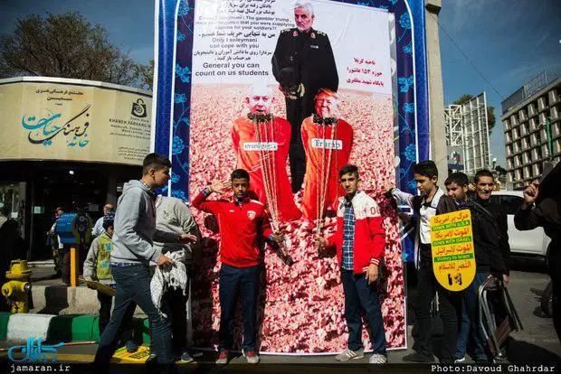 یک عکس مسئله دار از سردار سلیمانی در راهپیمایی