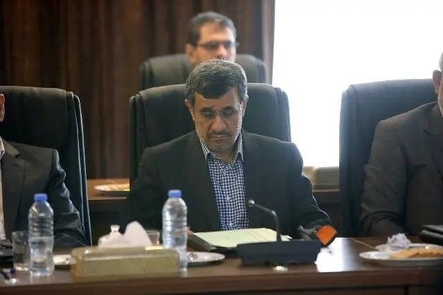 روز آرام احمدی‌نژاد در جلسه مجمع تشخیص