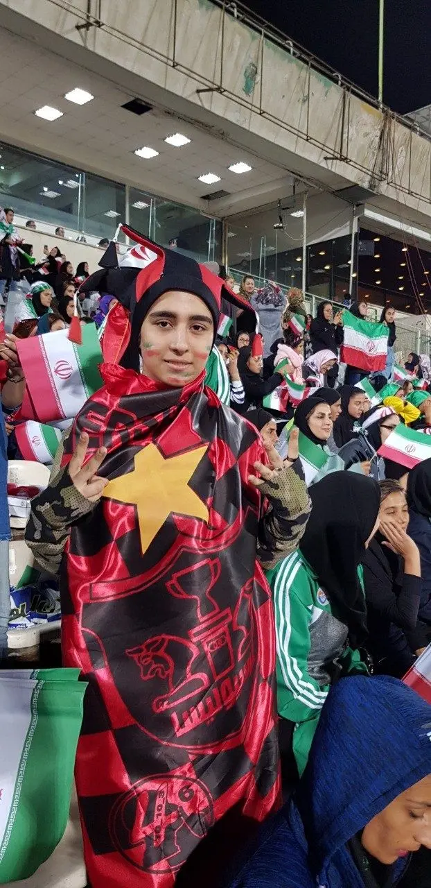 دختر پرسپولیسی که با ظاهر پسرانه بازی تیم ملی را دید