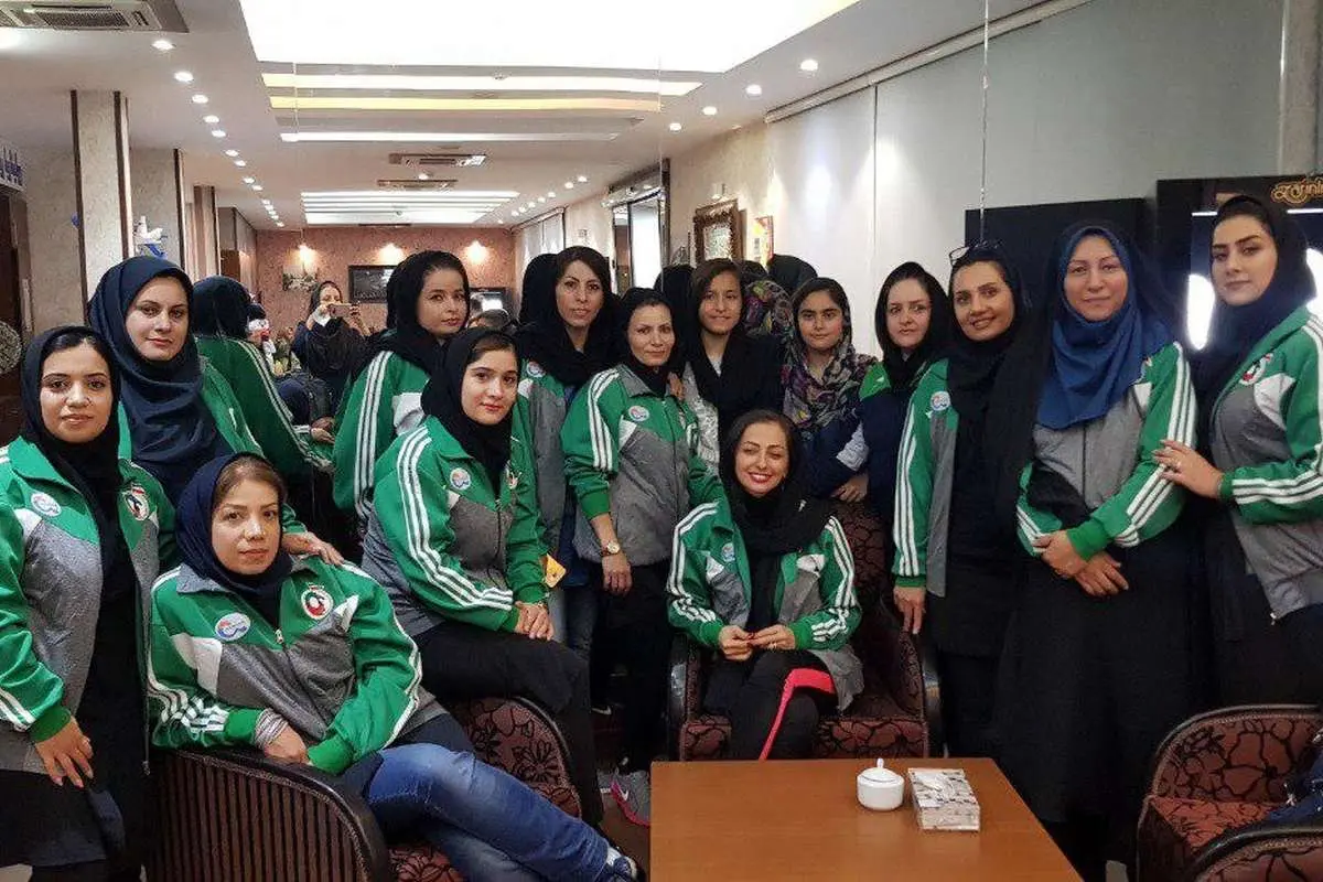 نفیسه روشن اولین لیدرهوادار زن در بازی تیمملی