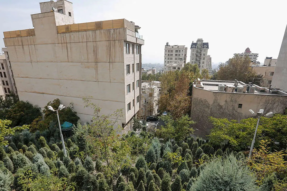 (تصاویر) قبرستانی در خیابان آجودانیه تهران