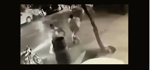 سکانس‌به‌سکانس کتک‌خوردن ماموران از سوی اراذل