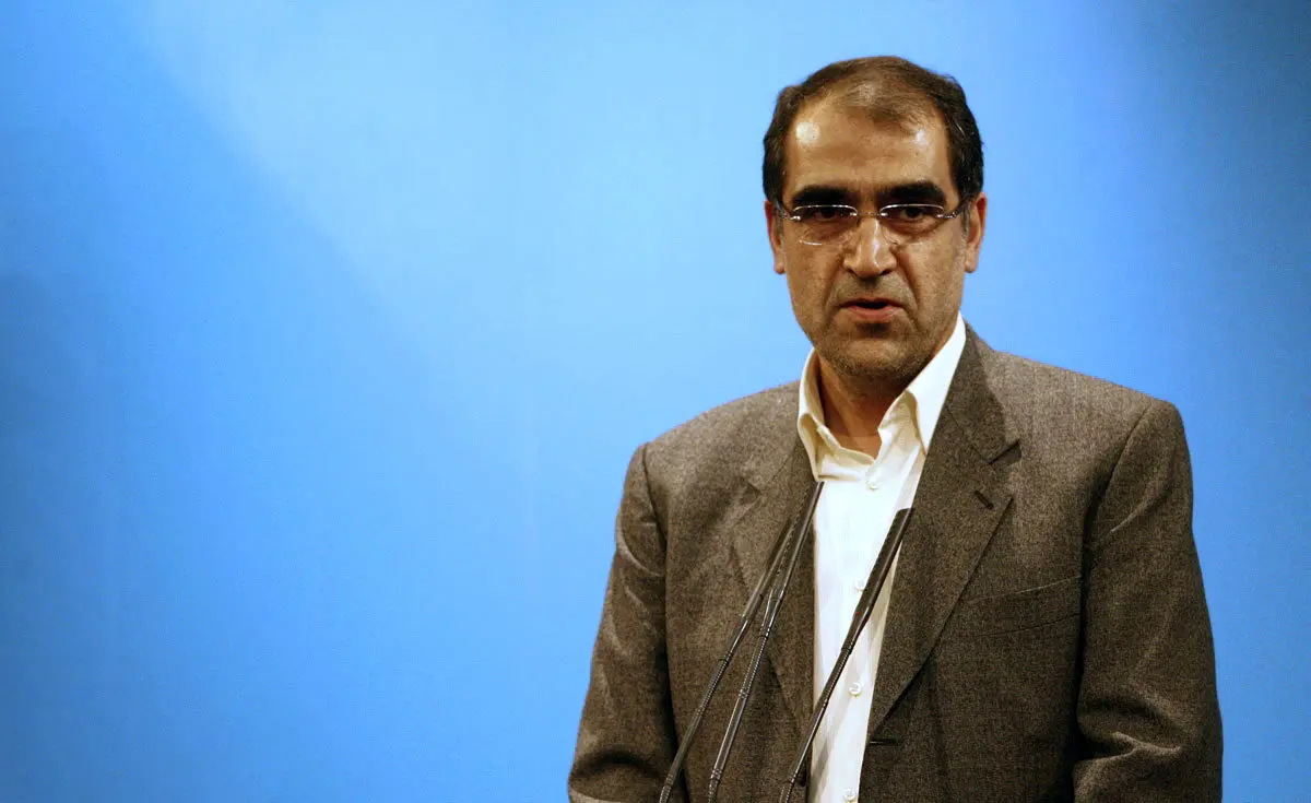 وزیر بهداشت آب پاکی را روی دست دانشگاه آزاد ریخت