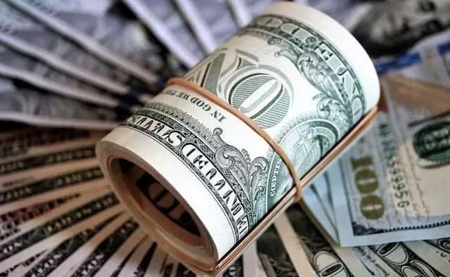اختلاف ۲۰۰ تومانی خرید ارز در بانکها