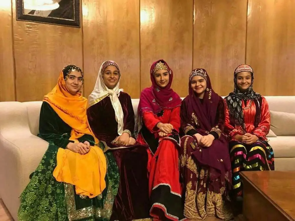 (تصویر) دخترهایی که قرار است جام و مدال قهرمان آسیا را بدهند