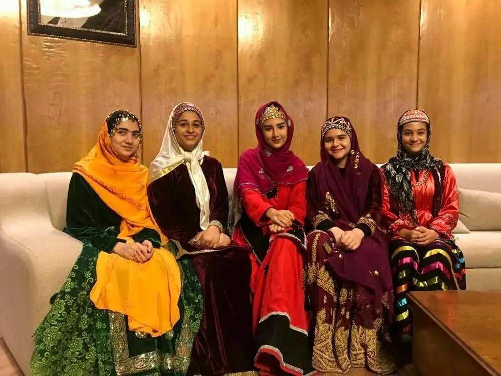 (تصویر) دخترهایی که قرار است جام و مدال قهرمان آسیا را بدهند