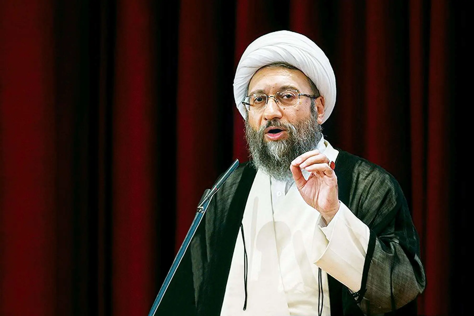 آملی لاریجانی: قضات مجازاتی مناسب جایگزین حبس کنند