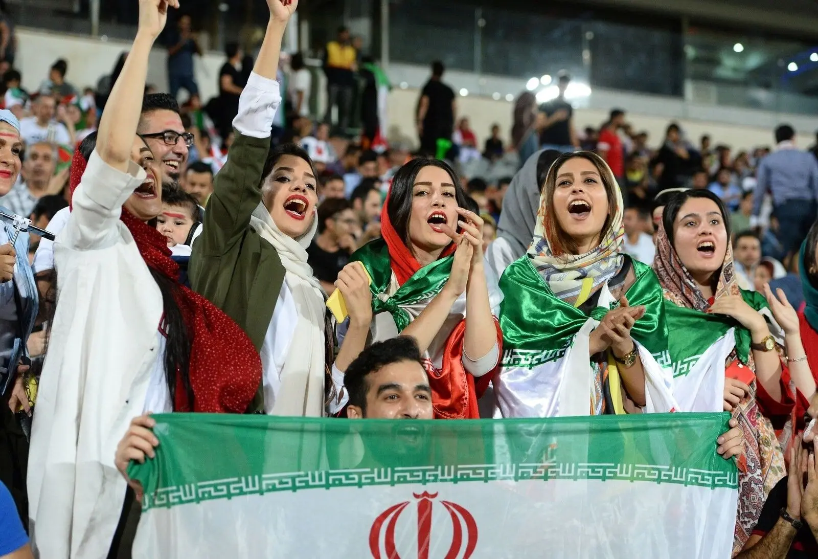 جمهوری اسلامی: انگ تحجر بهتر از حضور زنان در ورزشگاه است