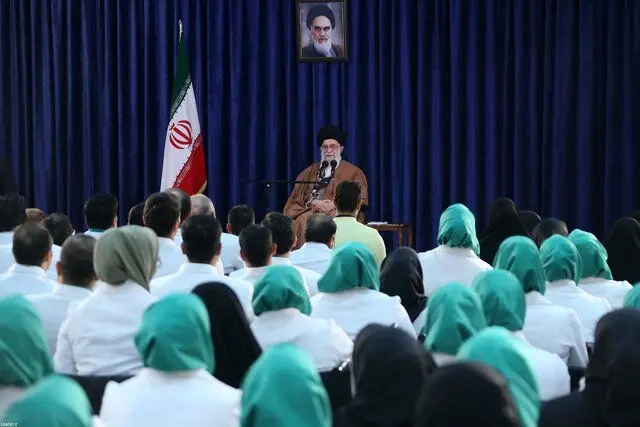 رهبر انقلاب: مشکلات اقتصادی حل خواهد شد