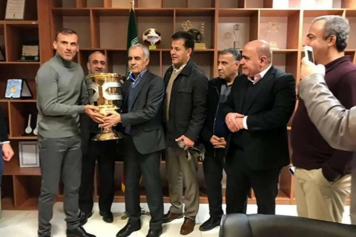 (تصویر) کاپ قهرمانی سوپرجام در دستان سیدجلال