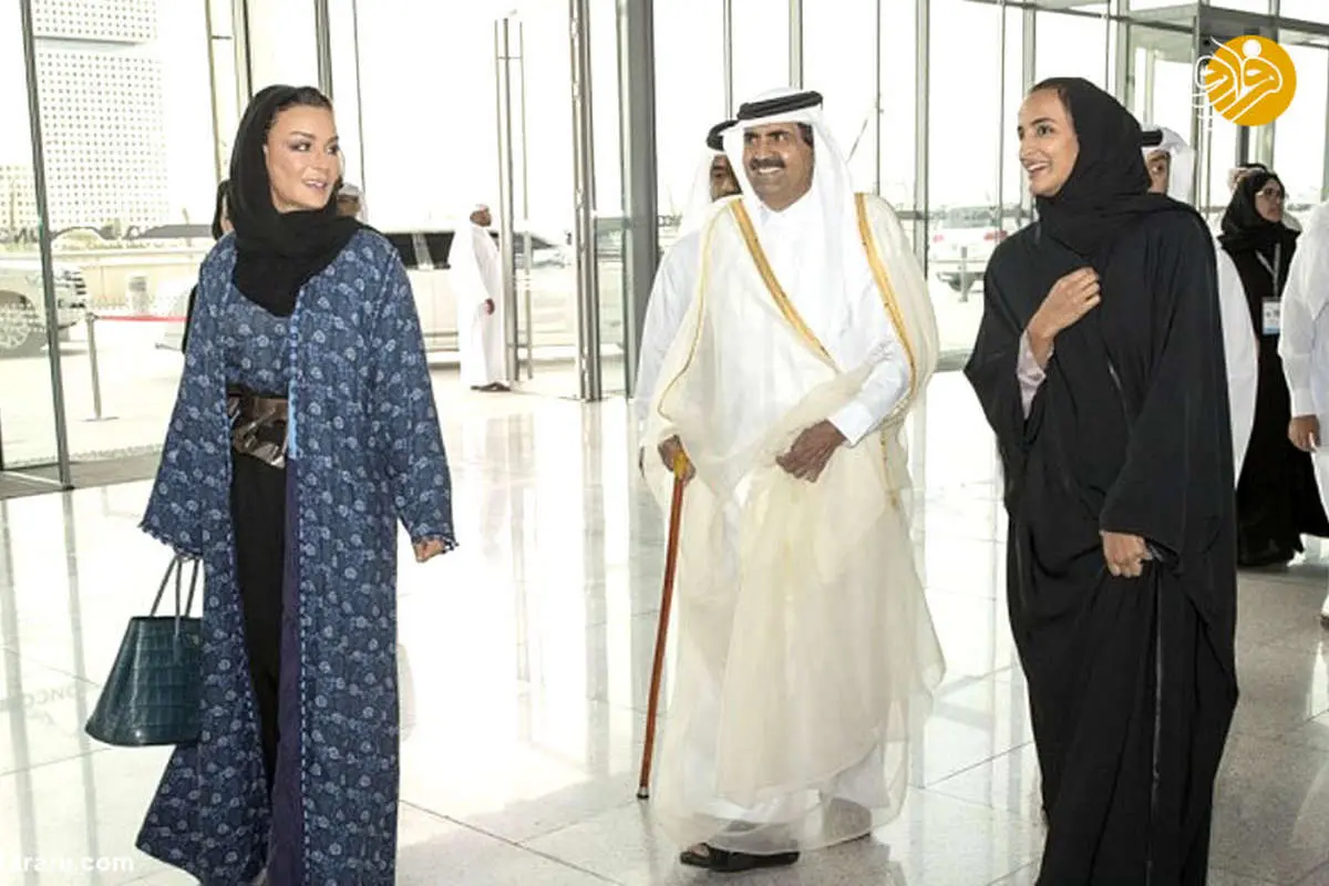 (تصاویر) امیر سابق قطر با همسرش آفتابی شد!