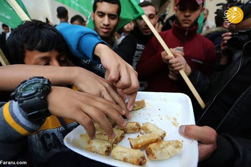 (تصاویر) جشن در غزه پس از استعفای وزیر جنگ اسراییل