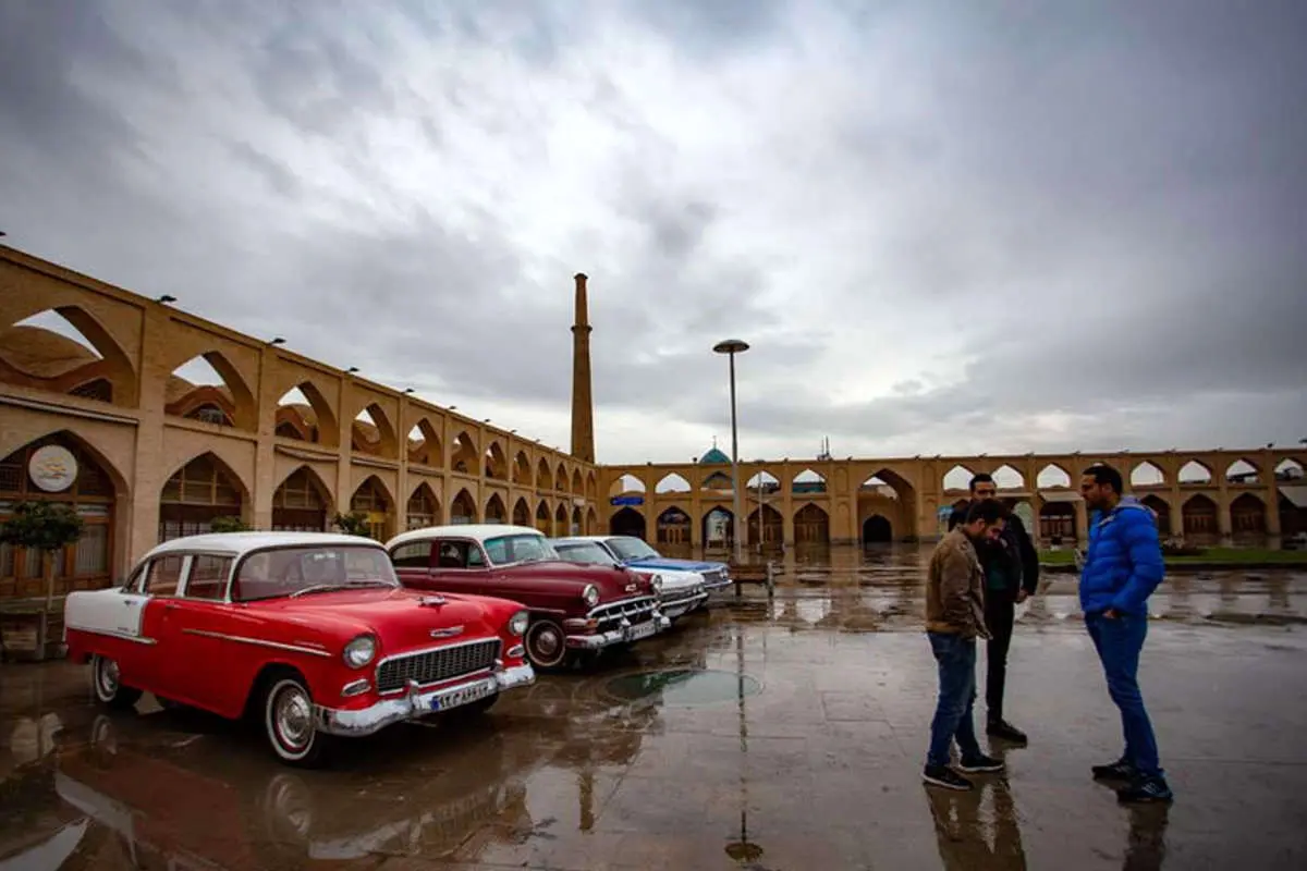 (تصاویر) خودرو‌های کلاسیک در اصفهان
