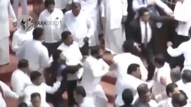 (ویدیو) زد و خورد شدید نمایندگان پارلمان سریلانکا