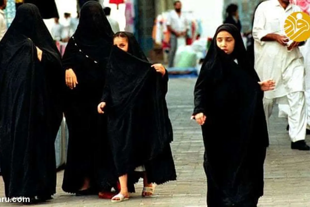 (تصاویر) اعتراض زنان عربستانی به پوشش عبا