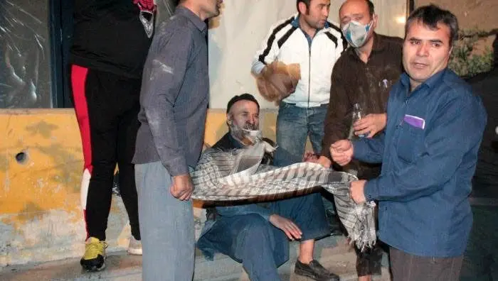 (تصاویر) نجات ۱۰۰ کارگر از آتش‌سوزی خیابان فرشته