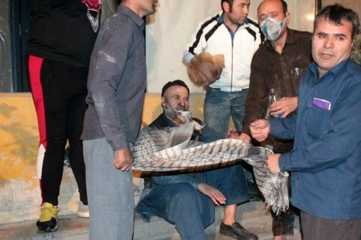 (تصاویر) نجات ۱۰۰ کارگر از آتشسوزی خیابان فرشته