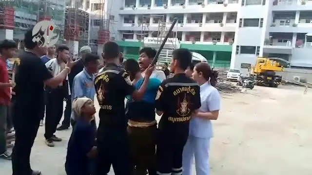 (ویدیو +16) میلگردی که وارد گردن کارگر نگون بخت شد!