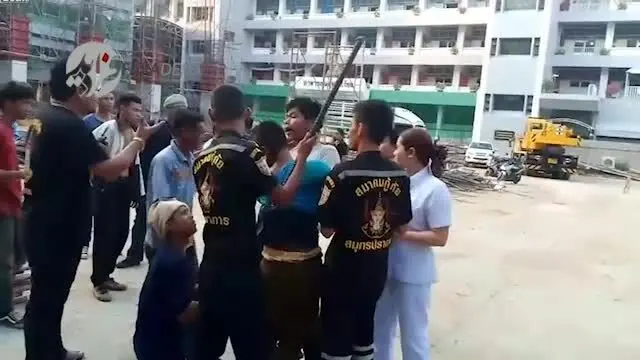 (ویدیو +16) میلگردی که وارد گردن کارگر نگون بخت شد!