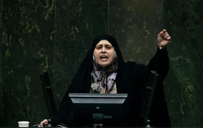 جنجال سخنان پروانه سلحشور؛ "چادرت را کنار بگذار!"