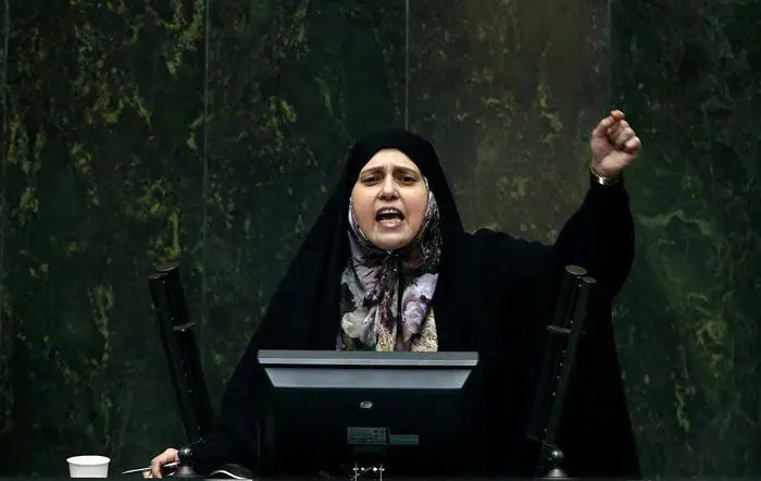 جنجال سخنان پروانه سلحشور؛ "چادرت را کنار بگذار!"