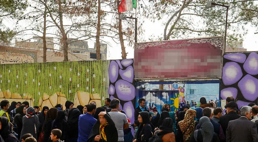 (تصاویر) تجمع خانواده‌های دانش آموزان قربانی تعرض جنسی در اصفهان