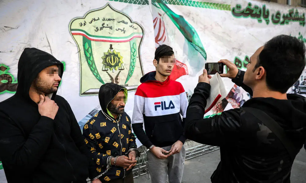 (تصاویر) قاچاق‌چیان و مال‌خران بزرگ تهران به دام افتادند