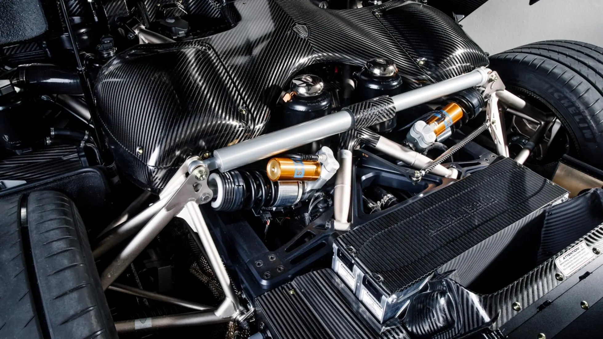 (تصاویر) خودرویی از فیبر کربن خالص