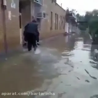 (ویدیو) رئیس اداره سوار نگهبان شد!