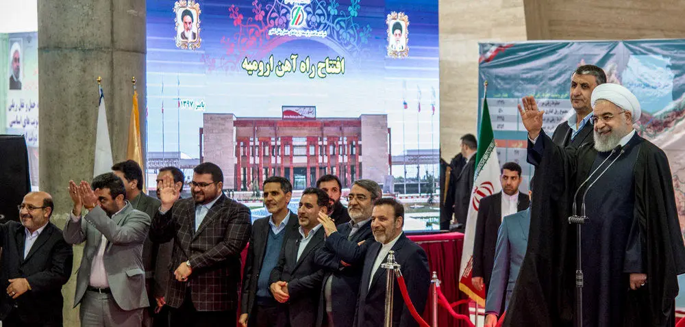 (تصاویر) روحانی خط راه آهن ارومیه به مراغه را افتتاح کرد