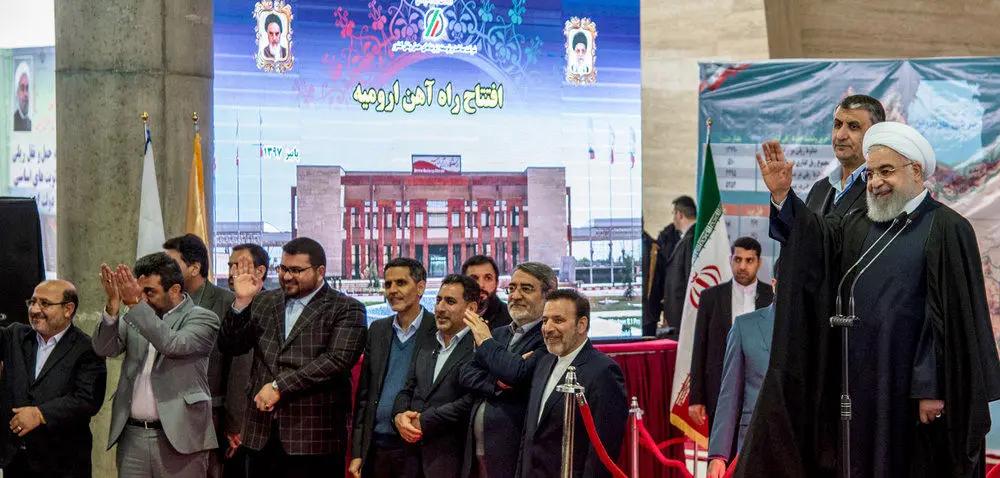 (تصاویر) روحانی خط راه آهن ارومیه به مراغه را افتتاح کرد