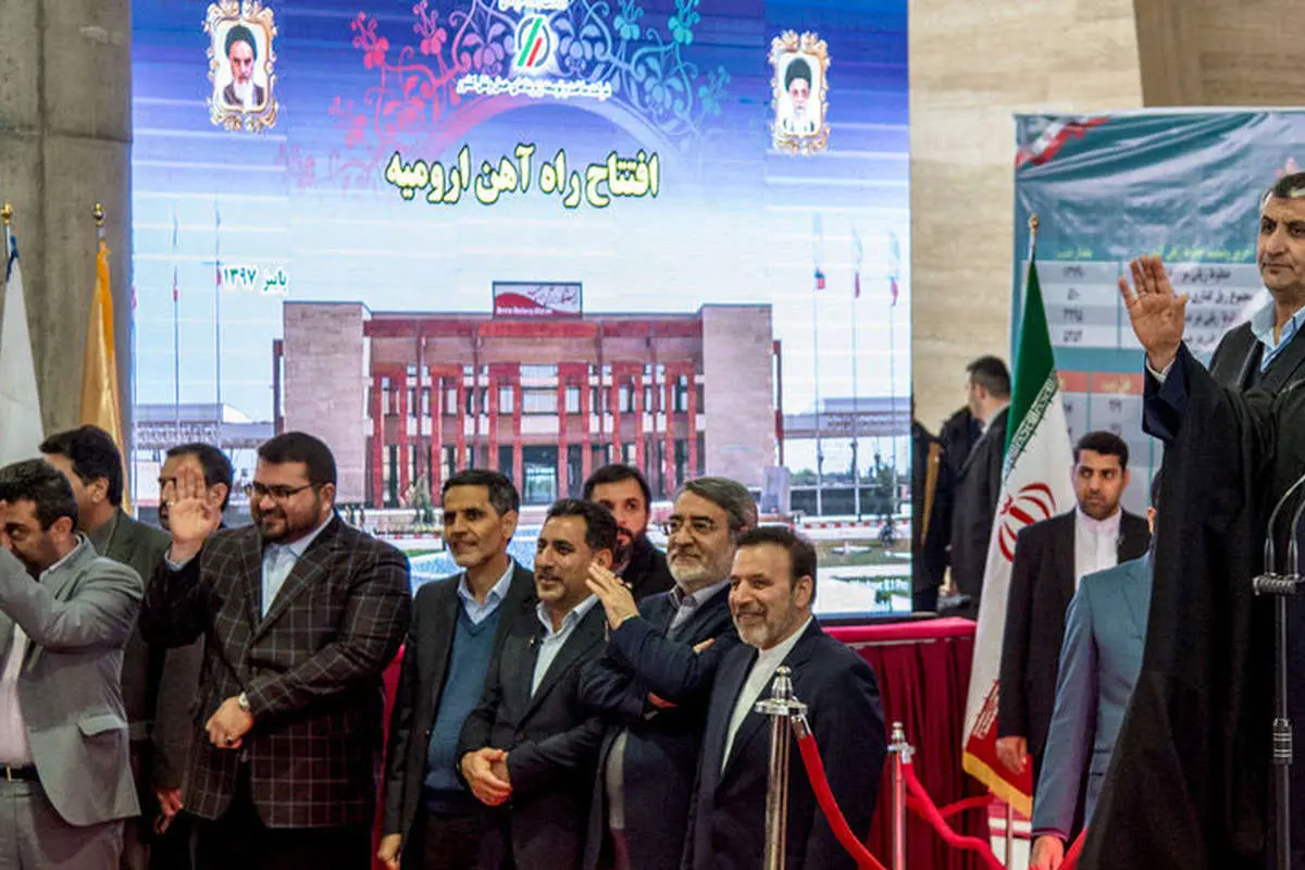 (تصاویر) روحانی خط راه آهن ارومیه به مراغه را افتتاح کرد