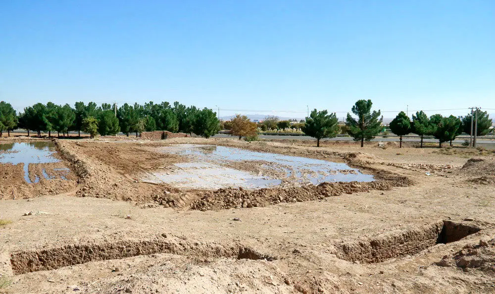 (تصاویر) وضعیت عجیب یک مکان باستانی در سبزوار