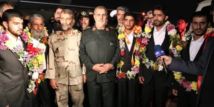 (تصاویر) ۵ تن از مرزبانان آزاد شده میرجاوه به کشور بازگشتند
