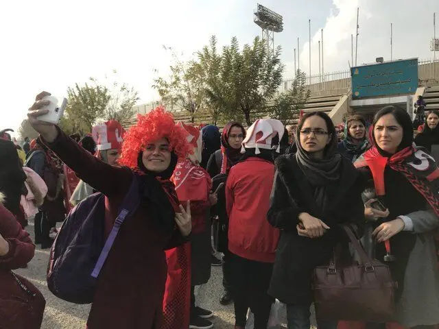 ضرب العجل فیفا برای ورود زنان ایرانی به ورزشگاه