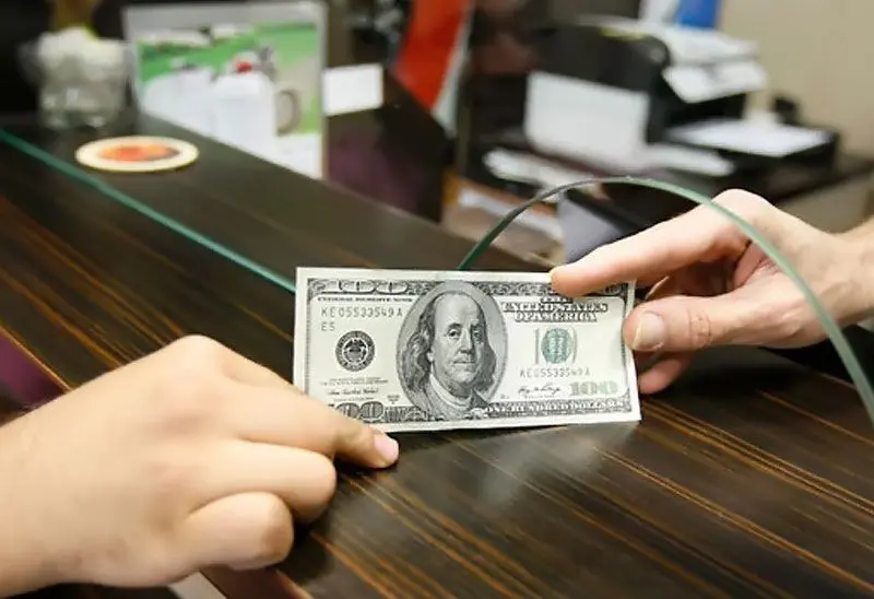 بانک مرکزی: صادرکنندگان ارزشان را به صرافی‌های مجاز بفروشند